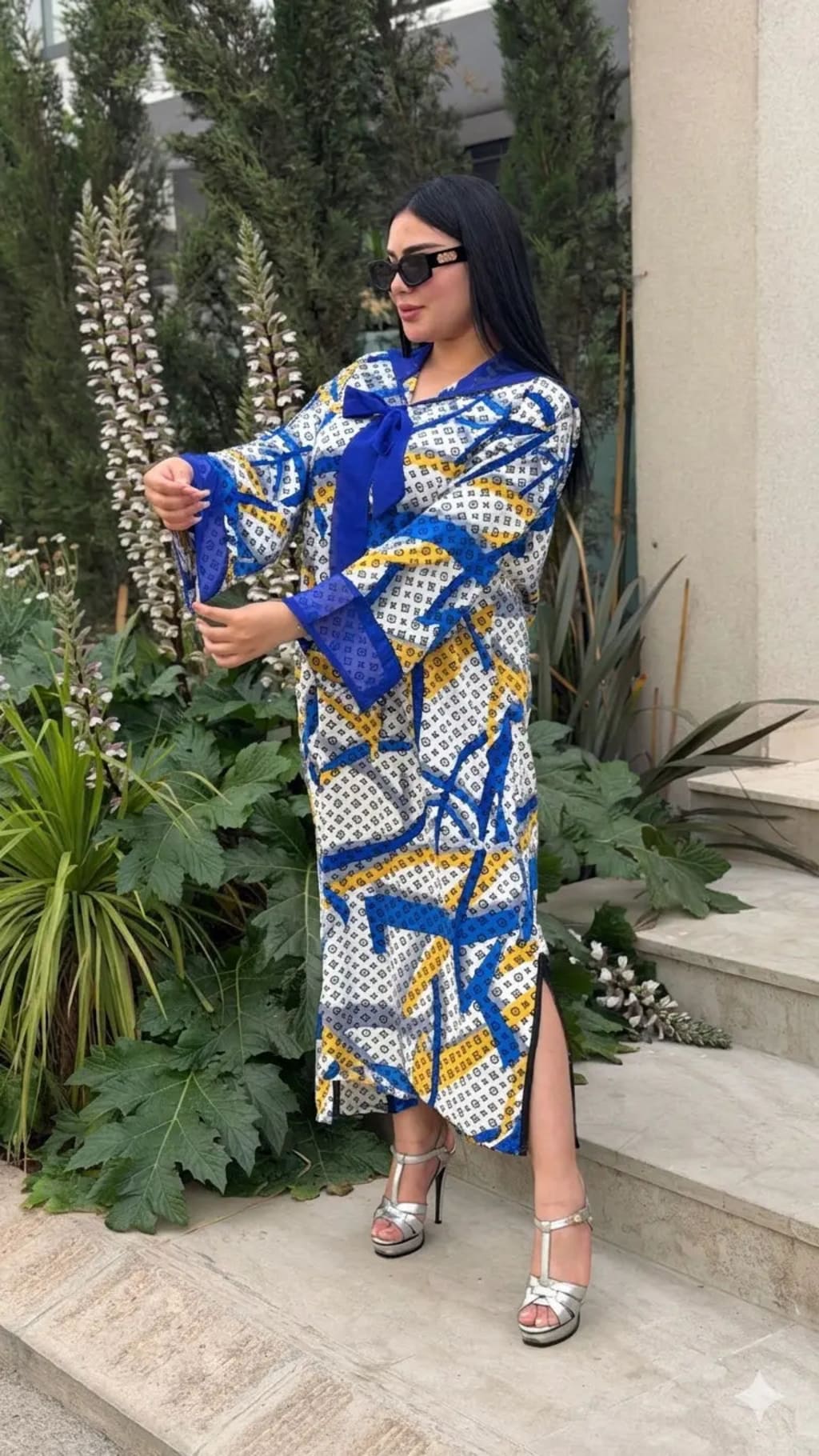 جلابة الصيف من توب كريب ساتيني خفيف مع گارناج من الموسليم ❤️